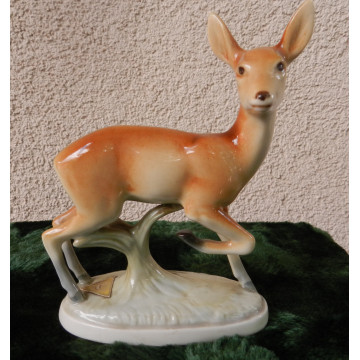 Srnka Royal Dux 20 storočie porcelán